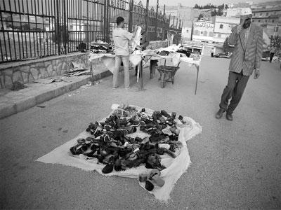 Marché informel à Alger,Les jeunes se disent «contraints»de subvenir aux besoins de leur famille