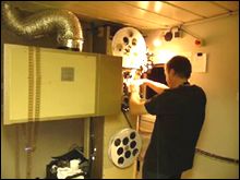 Projectionniste de cinéma, un métier indispensable mais dévalorisé