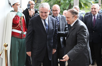 Raffarin : « Bouteflika annoncera des initiatives d’ampleur…»