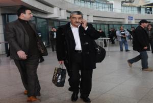 Saâdi déchire son passeport algérien à Paris !