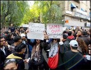Tunisie ,100 000 manifestants contre le gouvernement Retour des troubles