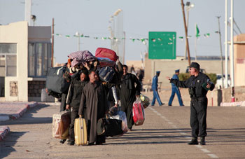 Aide humanitaire de l’Algérie à la frontière avec la Libye : Deb-Deb, carrefour de la solidarité