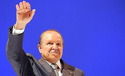 Algérie: Bouteflika vante les énergies renouvelables
