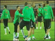 Algérie-Maroc: les Verts affûtent leurs armes à huis clos à Annaba