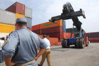 Augmentation de 55% des salaires des douaniers