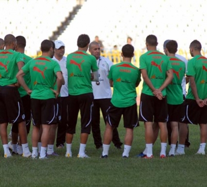 Bouzid ou Medjani Qui jouera aux côtés d’Yahia ?