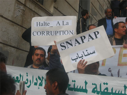Des baltaguia s&rsquo;attaquent à des enseignants réunis la maison des syndicats à Alger