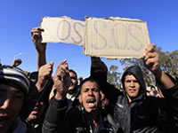 El Gueddafi met à profit l’indécision internationale