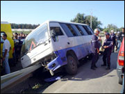 El-Kseur (Béjaïa) : un camion brisé en deux, le chauffeur sort indemne !