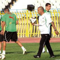 Eliminatoires CAN 2012 : Benchikha prend les choses en main