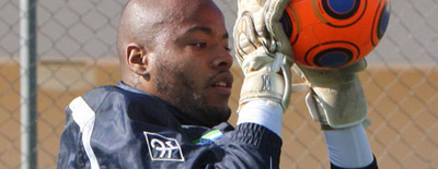 EN : Mbolhi rejoue et se distingue