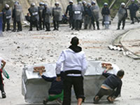 Front social , Qui souffle sur le brasier?