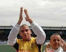 Il a assisté  au match  USMH-ASO : Medjani avec le maillot harrachi