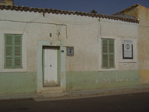 La maison où vécu le héro de la révolution Larbi Ben M’hidi démolie à coups de bulldozer