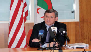 Le coordinateur de la lutte antiterroriste au département d&rsquo;etat américain, daniel benjamin, hier à Alger : «Les évènements de libye pourraient profiter aux terroristes»