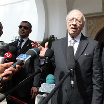 Le Président Bouteflika reçoit le Premier ministre du gouvernement provisoire tunisien