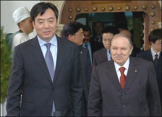 Le Président Bouteflika reçoit le vice-ministre chinois des Affaires étrangères