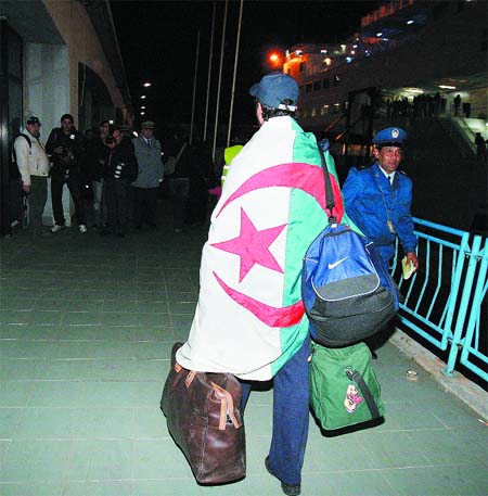 Les Algériens rapatriés de Libye crient leur détresse : «Donnez des instructions, M. le Président»