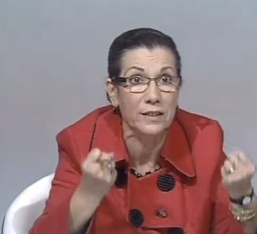 Louisa Hanoune sur les marches a alger 2011