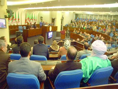 L’ouverture de la session parlementaire boycottée par deux partis, de nouvelles marches prévues à Alger