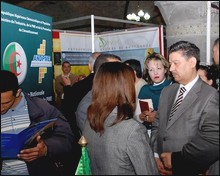 Signature de trois contrats au salon régional du jeune entrepreneur à Oran