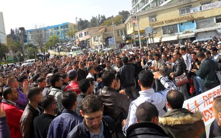 Des enseignants dans les rues de Tizi Ouzou pour réclamer leurs droits