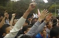 Des étudiants bastonnés devant le siège de la Présidence à Alger
