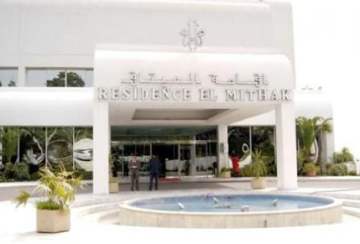 La France espionne Djenane El Mithak et Aïn Oussera