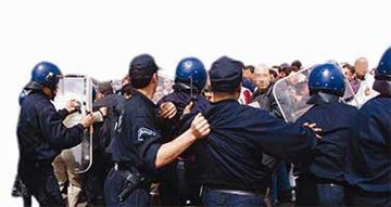 La huitième marche de la CNCD à Alger empêchée par la police