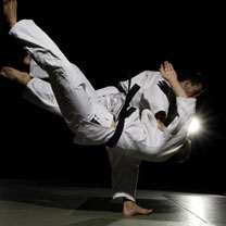 Le judoka algérien Benyekhlef conserve son titre africain