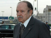 Le président Bouteflika annonce la révision de la loi sur les partis politiques