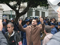 Les étudiants maintiennent leur marche à Alger