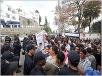 Leur sit-in a été dispersé par la police,Des étudiants malmenés devant la Présidence