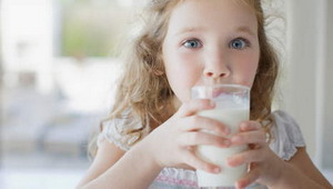 Manger des produits laitiers dès son jeune âge prévient l&rsquo;ostéoporose
