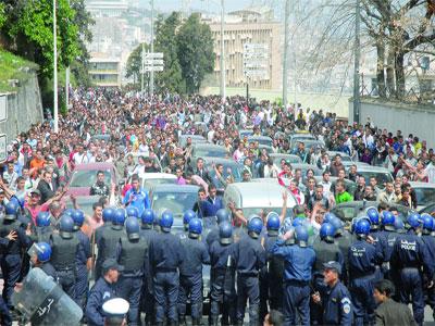 Marche des étudiants à Alger : Ils étaient plus de 20 000