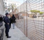 Principal lieu de ralliement des manifestants, la Place des Martyrs à Alger « encagée »