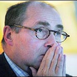 Que cherche l’ambassadeur de France à Alger?