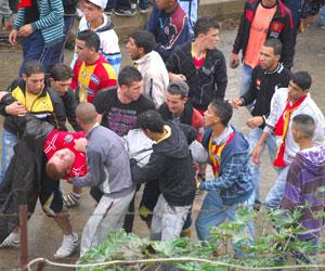 Alger : Violents affrontements entre supporters, des journalistes ciblés par des voyous