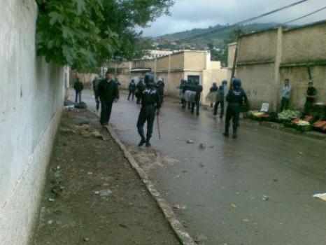 Blida: 9 blessés dont 4 policiers dans « la guerre des rue »