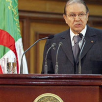 Bouteflika appelle le gouvernement à accélérer la révision de la loi organique portant Code de l’information