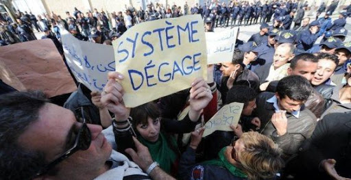 Des blessés au cours d&rsquo;une manifestation étudiante à Alger