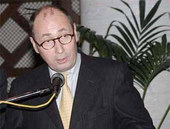 L’ambassadeur français « Les experts du nettoyage des sites des essais nucléaires font leur travail »