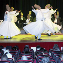 “Les derviches tourneurs” à la salle Atlas de Bab El Oued : Un spectacle d’une éblouissante féerie