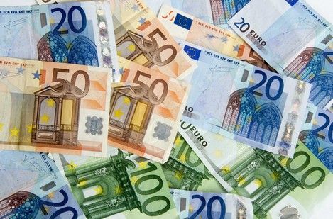 L&rsquo;euro poursuit son léger rebond face à un dollar en berne