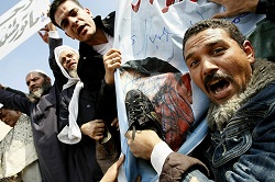 Moubarak coupe internet durant la «révolution», il est condamné à 30,5 millions de dollars