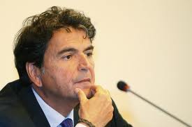 Pierre Lellouche déclare à Alger : “ceux qui regardent dans le rétroviseur se trompent”