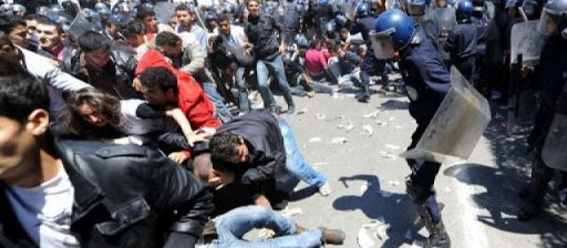 plus de 20 étudiants blessés lors d&rsquo;une manifestation à Alger (LADDH)
