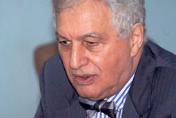 Sid Ahmed Ghozali : Ce ne sont pas les amendements qui vont régler quelque chose