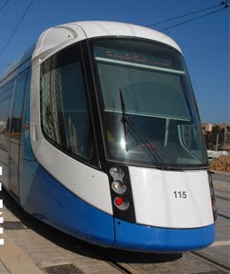 Tramway d’Alger : De nouveaux panneaux du code de la route à respecter !