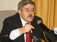 Tripartite : M. Ouyahia appelle à davantage d&rsquo;investissements et à l&rsquo;amélioration de la productivité.